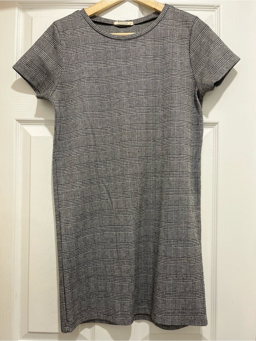 Women’s Gray Plaid Short-Sleeve Shift Dress